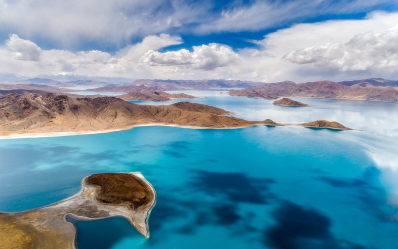 唯美蔚蓝的羊湖自然风景手机壁纸