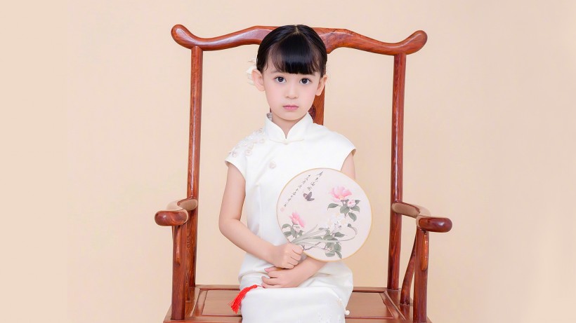 apk小游戏可爱小美女童星演员刘芝妙手机壁纸安卓手机壁纸高清截图5